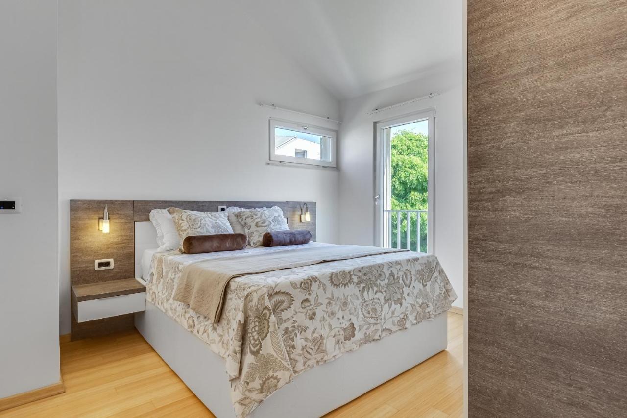 Luxury Two-Floor Apartment In Petrcane With Garden And Pool 外观 照片
