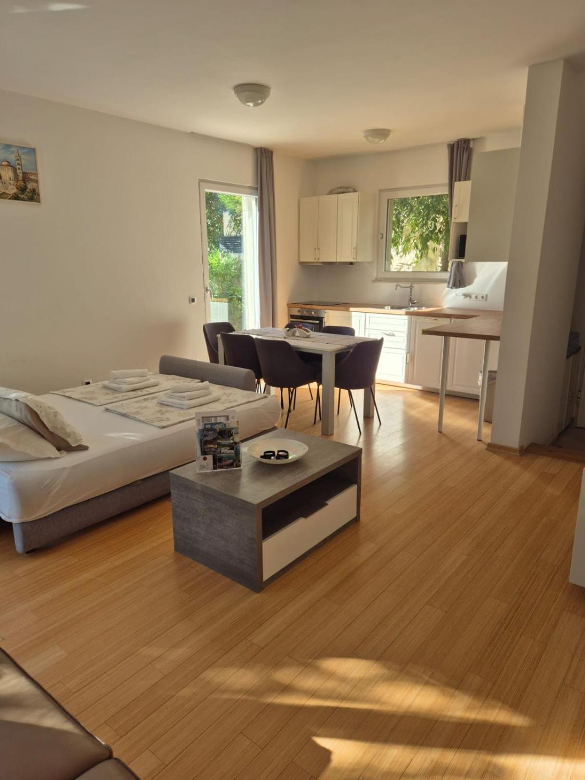 Luxury Two-Floor Apartment In Petrcane With Garden And Pool 外观 照片