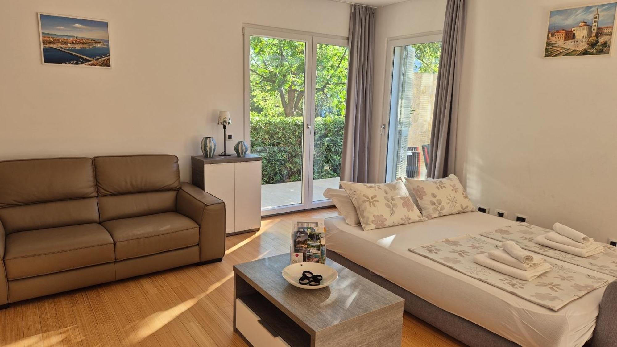Luxury Two-Floor Apartment In Petrcane With Garden And Pool 外观 照片