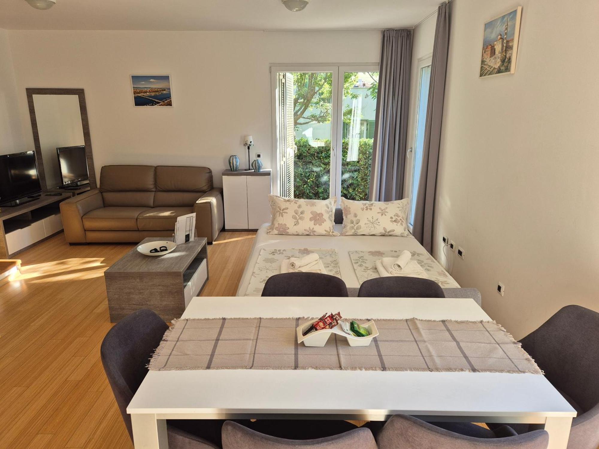 Luxury Two-Floor Apartment In Petrcane With Garden And Pool 外观 照片